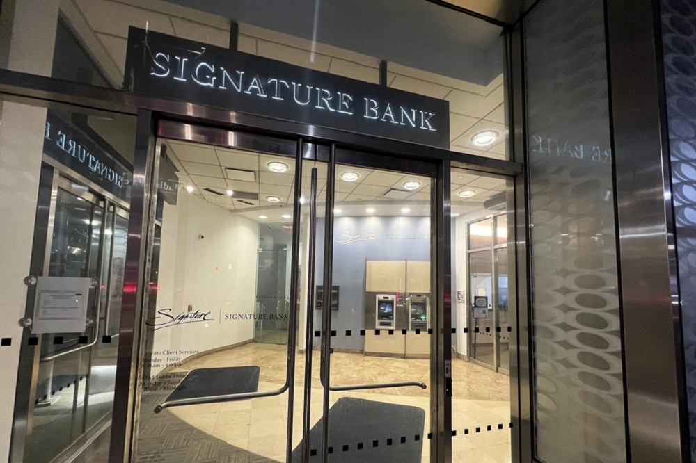 紐約州監管機構宣布關閉簽名銀行，但與矽谷銀行相同，一般存戶可取回全額存款。（美聯社）