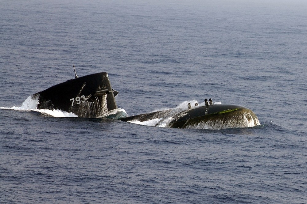 未來國軍將打造8艘新銳柴油攻擊潛艦，作為水下部隊主力。圖為現役的「海龍號」潛艦浮航出水。（取自中華民國海軍）