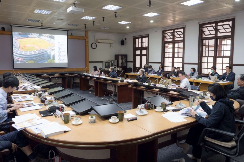 新竹市政府昨天（14日）召開第2次棒球場工程體檢會議，會中提及工務處將執行土壤檢測計畫。（新竹市政府提供）