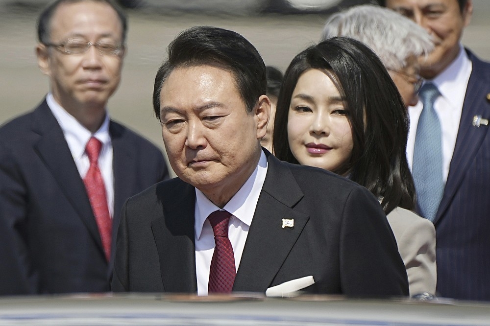 尹錫悅16日抵達東京，是12年來首位訪日的南韓總統。（美聯社）