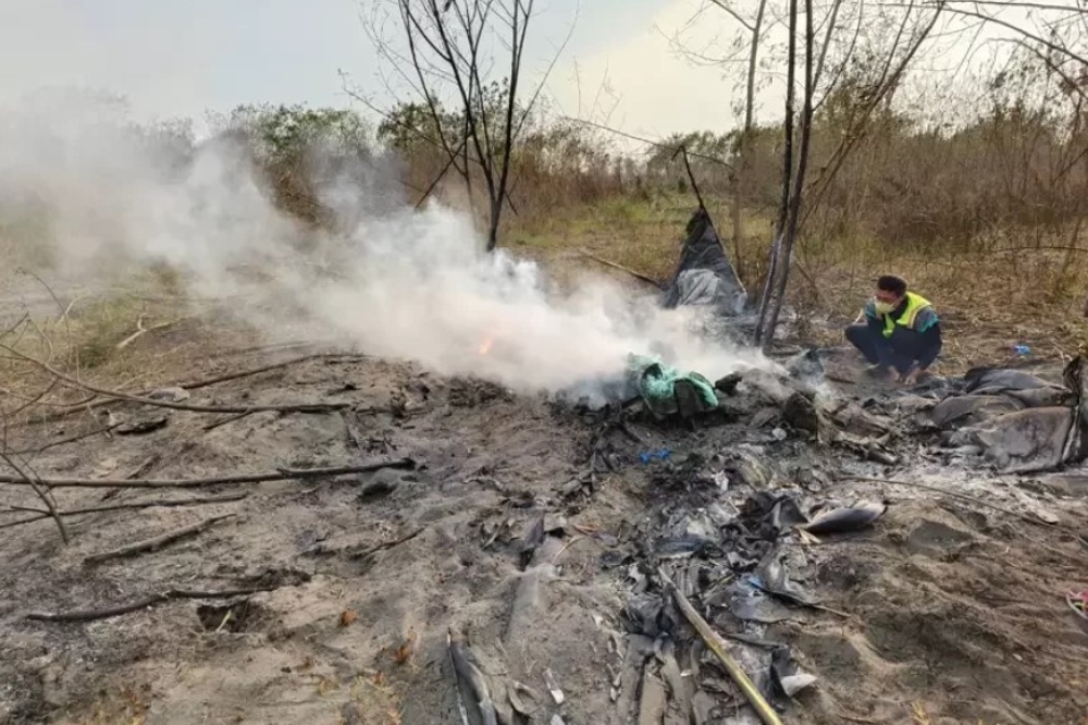 彰化縣順風飛行協會一架輕航機16日下午傳出墜機意外。（翻攝畫面）