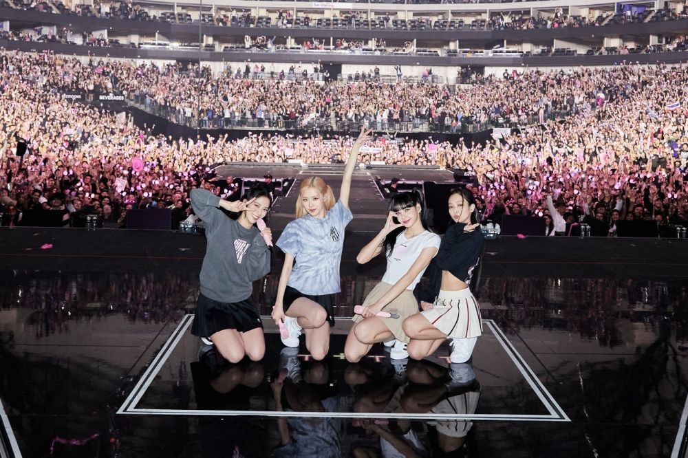 韓國人氣女團BLACKPINK於18、19日現身高雄開唱，兩場演唱會共賣出9萬張門票，人氣火紅。（取自BLACKPINK臉書粉專）
