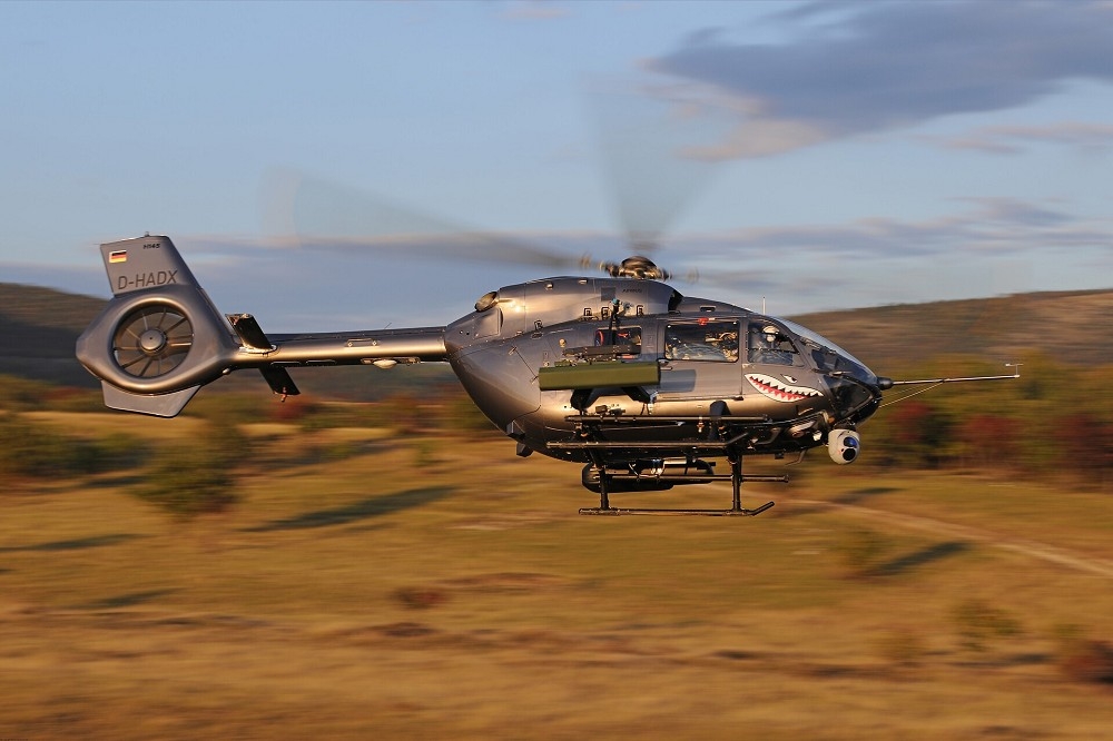 德國政府有意用加裝飛彈的H145M直升機，取代「虎式」攻擊直升機，引發軍方反彈。（取自空巴集團）