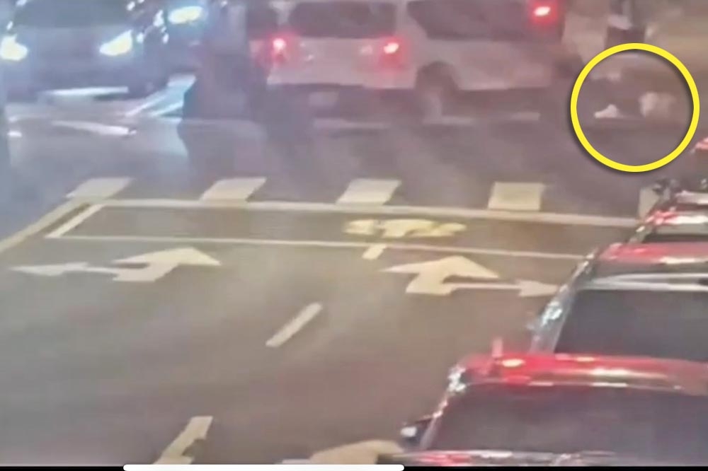 台北市文山區辛亥路於17日晚間接連發生兩起事故，所幸兩人都無大礙。（翻攝畫面）