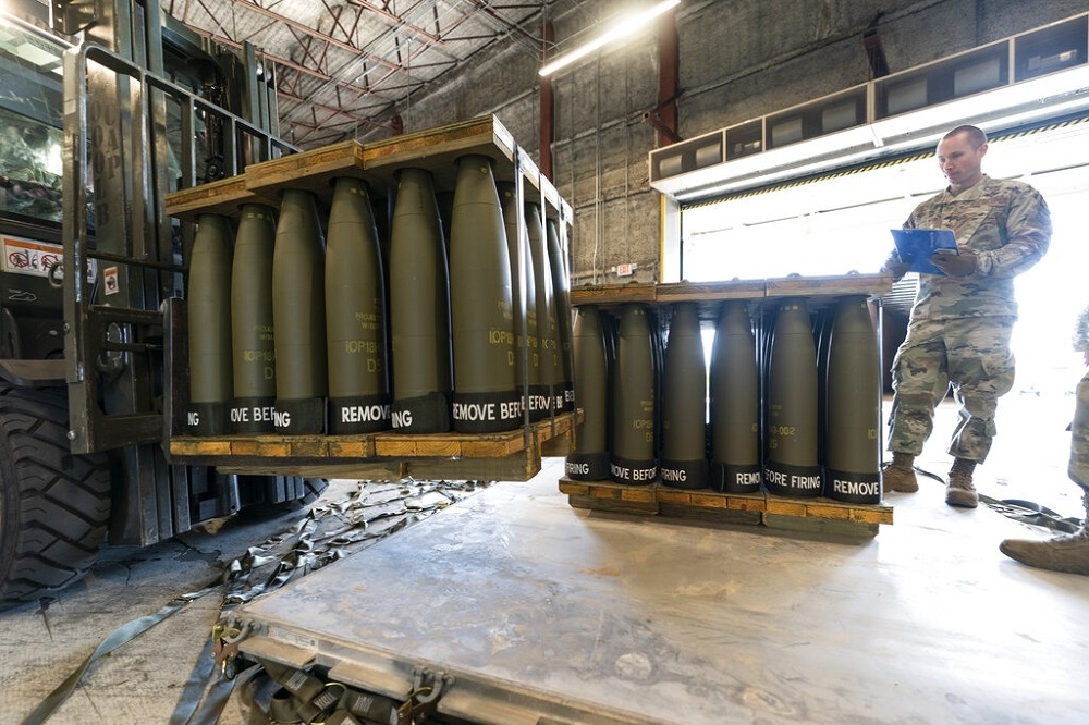 美國宣布新一輪價值3.5億美元軍援計劃，補充烏軍大量消耗的砲彈成為最優先事項。（取自DVIDS）