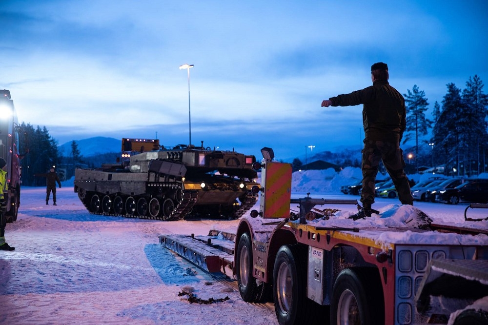 挪威援助的8輛豹二A4戰車，已運抵烏克蘭境內。（取自挪威國防部網站）