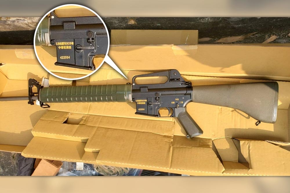 桃園市警方破獲地下兵工廠，發現1把疑似國軍產製的長槍半成品，國防部將全面清點。（讀者提供）