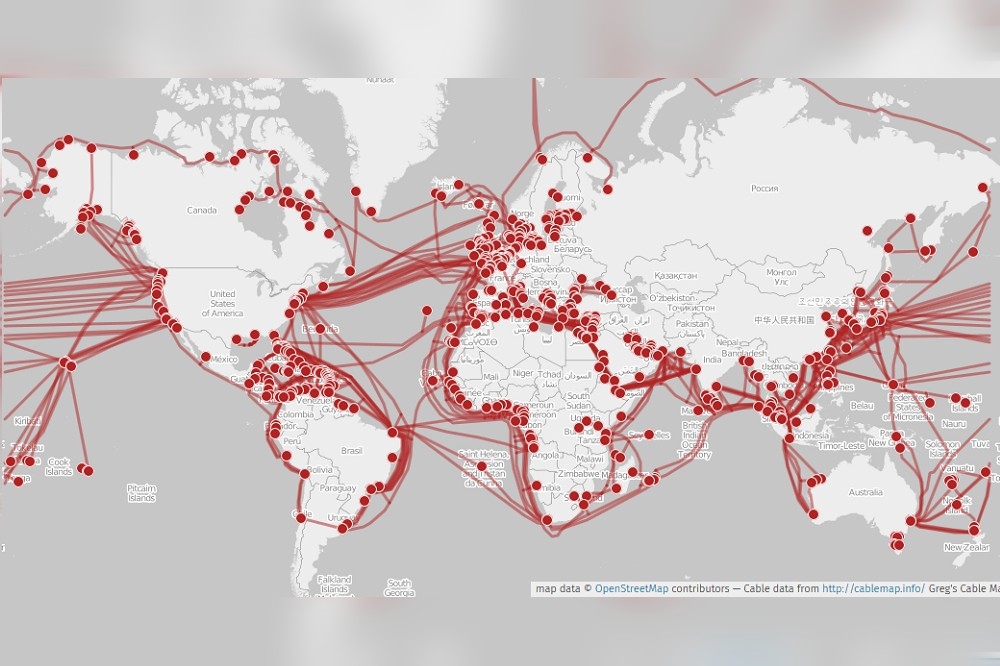 目前有超過97%的全球通信仍然通過海底深處的電纜傳輸。（維基百科）