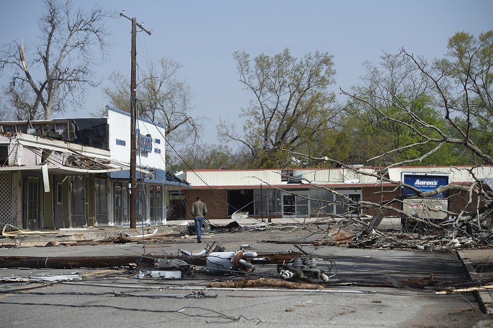 美國龍捲風襲擊密西西比州以及阿拉巴馬州，造成至少26人死亡。（美聯社）