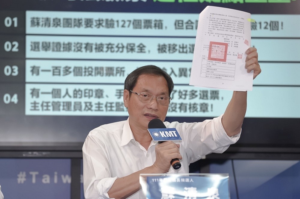 2022年屏東縣長選舉失利的國民黨前立委蘇清泉，法院宣布1.2萬餘張選票中僅有10張爭議票，蘇表示，無法接受。（楊約翰攝）