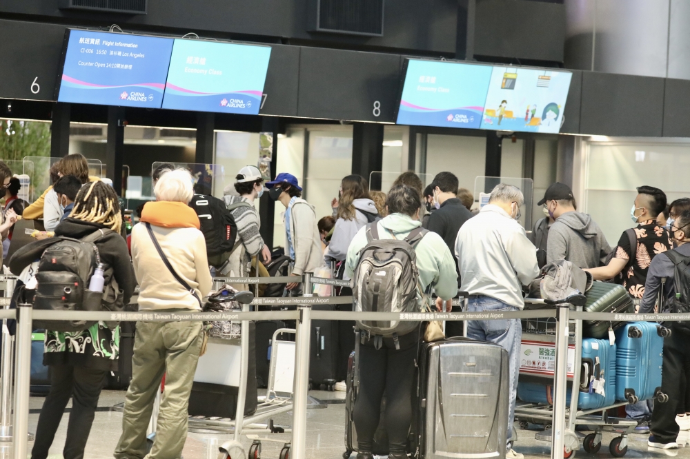 學者指出，台灣入境旅客僅3成，出境卻有5、6成，顯現出較大的觀光逆差。（資料照片／王侑聖攝）