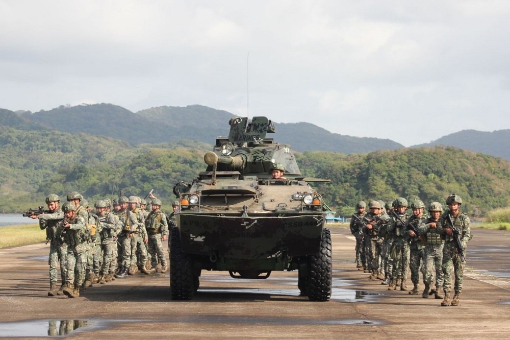 菲律賓宣布新開放供美軍使用的基地，其中3處位於北呂宋地區。圖為Camilo Osias海軍基地的陸戰隊進行演訓。（取自菲律賓海軍）