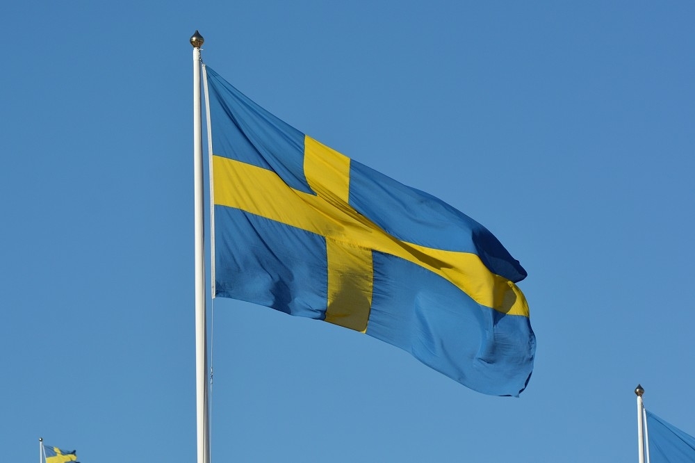 芬蘭國旗已於北約布魯塞爾總部升起，受土耳其和匈牙利阻撓的瑞典，能否在今年7月北約峰會成功加入？（維基百科）