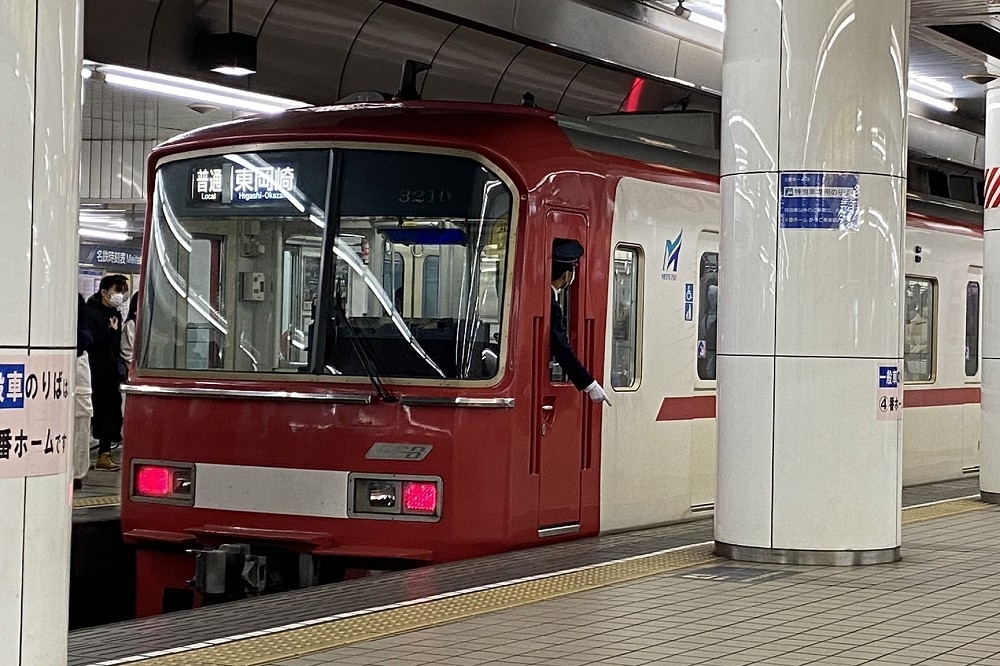 日本名古屋的「本笠寺站」8日晚間驚傳兩起命案。（取自推特）