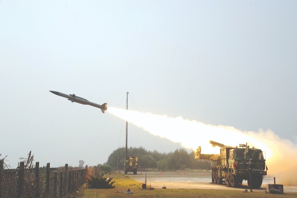 由印度自主研發的Akash短程防空系統，進行實彈射擊。（取自印度動力公司推特）