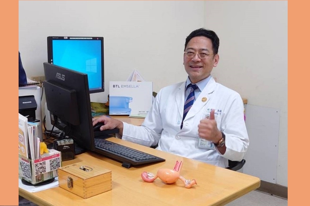 高雄醫學大學附設中和紀念醫院婦產部部長龍震宇正表示，G動椅加上凱格爾運動能改善男女泌尿問題。（高醫提供）