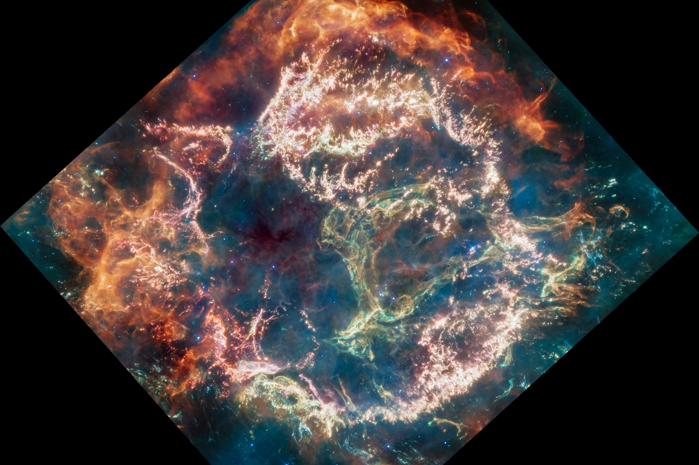 韋伯望遠鏡的最新照片再揭露仙后座A超新星遺跡的細節。（取自NASA網站）