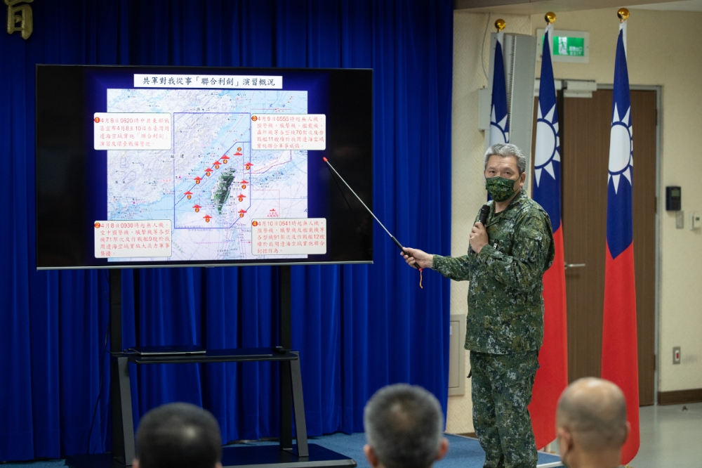 國防部12日舉行記者會，針對中國畫設禁航區一事進行說明。（國防部提供）