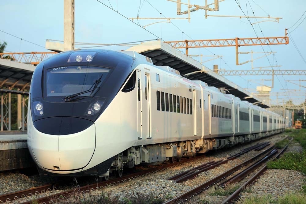 台鐵日前宣布於4月26日起大改點，未來西部也將增開EMU3000型新自強號。（取自台鐵局臉書）