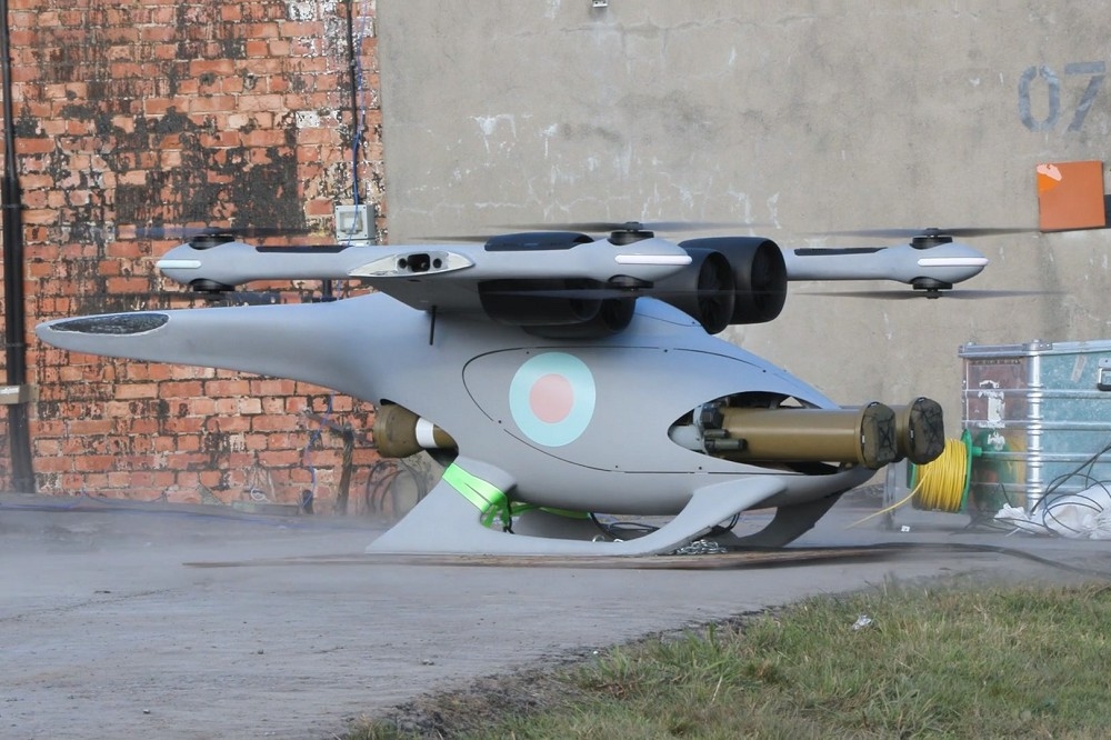 英國 Flyby Technology公司的「豺狼」垂直起降無人機，可攜帶2枚LMM飛彈。（截自Thales公司影片）
