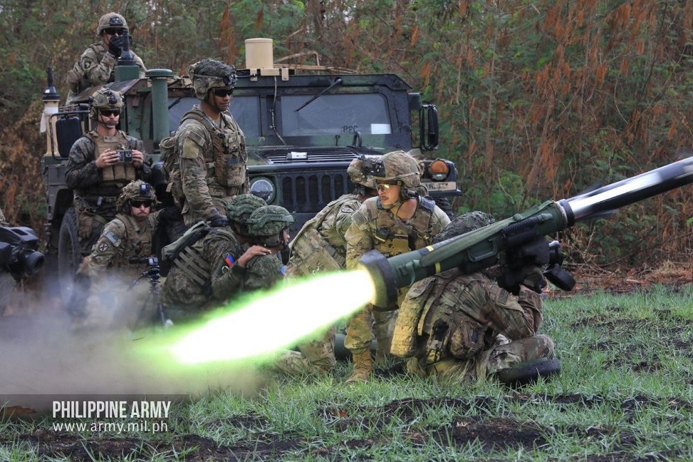 美菲兩國官兵17日舉行「標槍」反裝甲飛彈實彈試射，強化作業互通能力。（取自菲律賓陸軍）