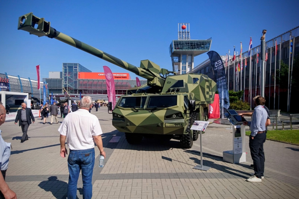 陸軍與中科院啟動採購捷克DITA八輪自走砲底盤，作為「雷昇專案」增程火箭彈發射車。（取自Eaexcalibur Army臉書）
