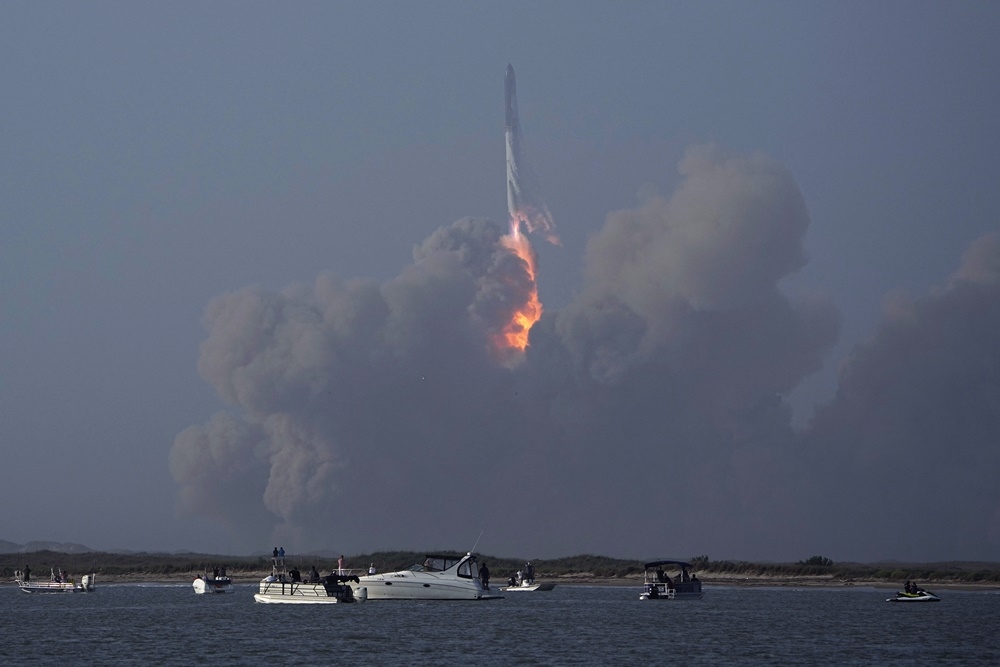 SpaceX旗下的重型運載火箭「星艦」20日進行試射，但升空不久後隨即爆炸。（取自SpaceX網站）
