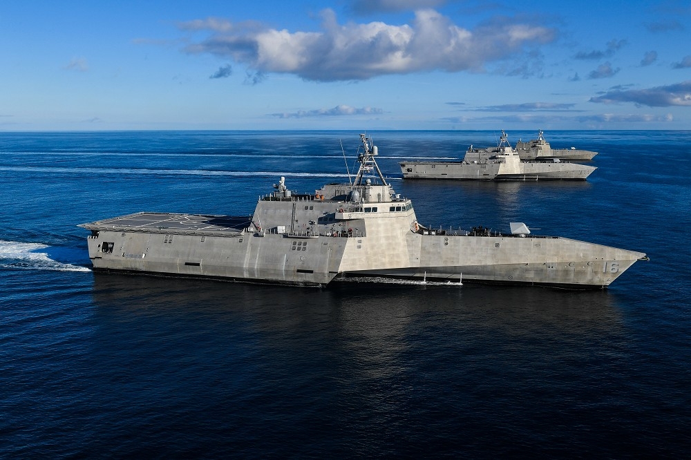 美國海軍由於戰略改變，加之性能已無法達到原計劃標準，且操作成本高昂，因此決定出售兩級共6艘近岸作戰艦。（取自DVIDS）