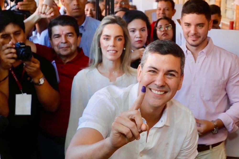 台灣友邦巴拉圭舉行總統總統大選，由挺台派的執政黨國家共和聯盟總統候選人佩納（Santiago Peña）當選。（取自Santiago Peña推特）