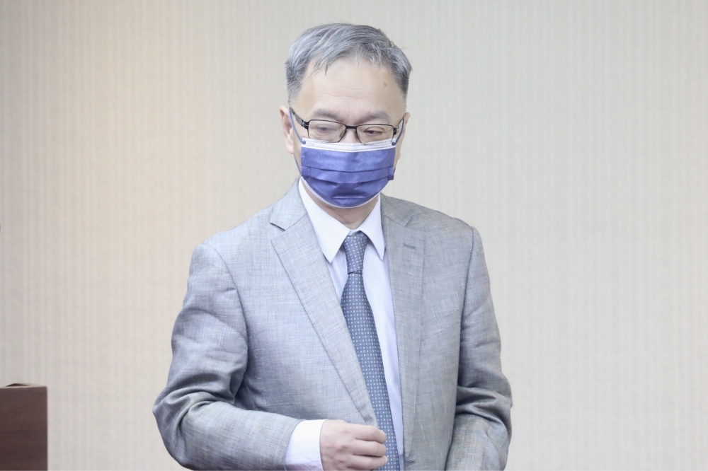衛福部長薛瑞元日前投書，盼外界協助台灣爭取參與世界衛生大會的機會。（王侑聖攝） 