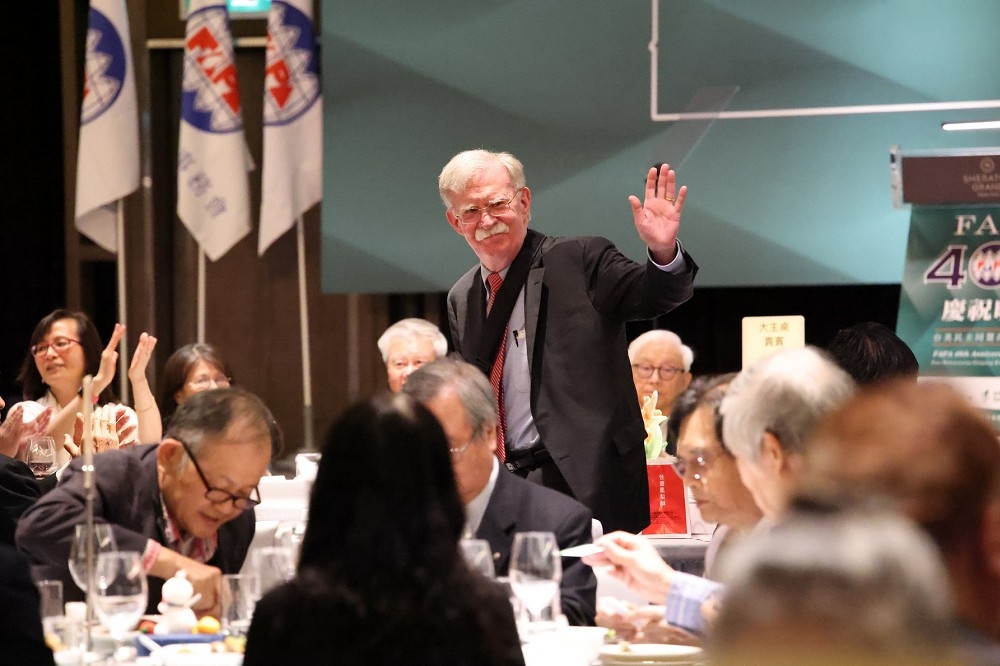 美國前國家安全顧問波頓（John Bolton）1日晚間在「台灣人公共事務會」晚會發表演說。（陳愷巨攝）