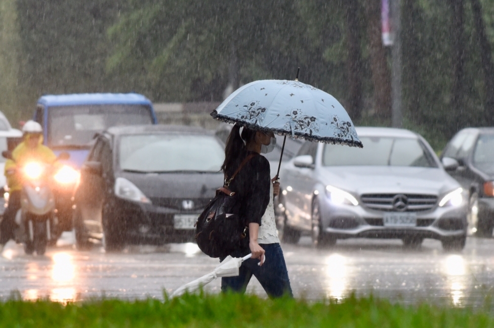 梅雨季的第一道鋒面將在本周日襲台，預計將帶來雨量。（資料照片／張哲偉攝）