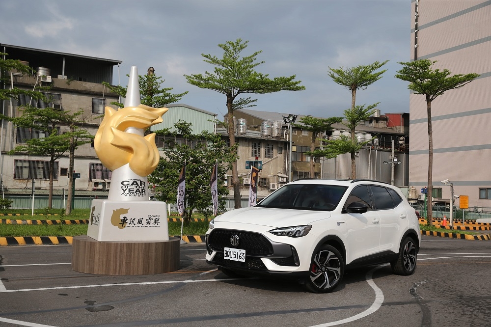 MG HS 榮獲2023車訊風雲獎「最佳國產中型SUV」，為MG HS車系全方位的產品實力寫下最好的註解。(MG Taiwan提供)