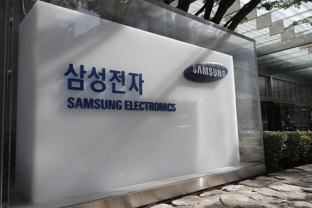 為了避免商業機密外洩，南韓三星電子禁止旗下員工在公司所有的資訊設備上，使用生成式AI服務。（美聯社）