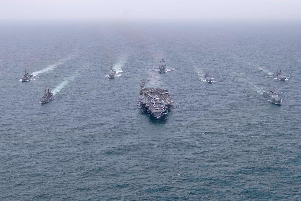 只要有足夠潛艦扼守島鏈海峽，共軍航母編隊要出西太平洋並不容易。（圖片取自USS Nimitz 臉書）