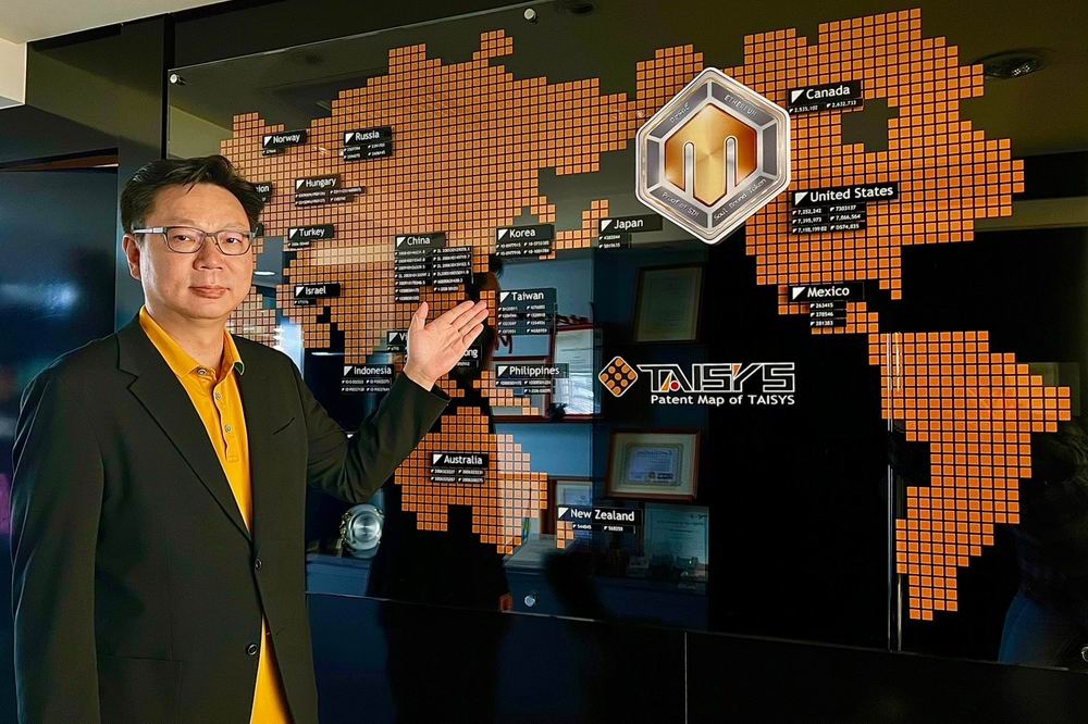 董事長何俊炘發布web3世界通用身分憑證。（太思科技提供）