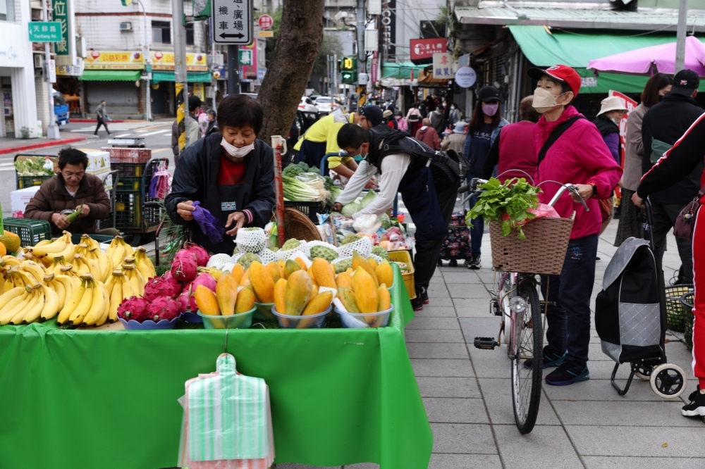 主計總處今天（5日）公布4月消費者物價總指數（CPI）年增2.35%，較上年同期漲2.54％。（資料照片／陳愷巨攝）