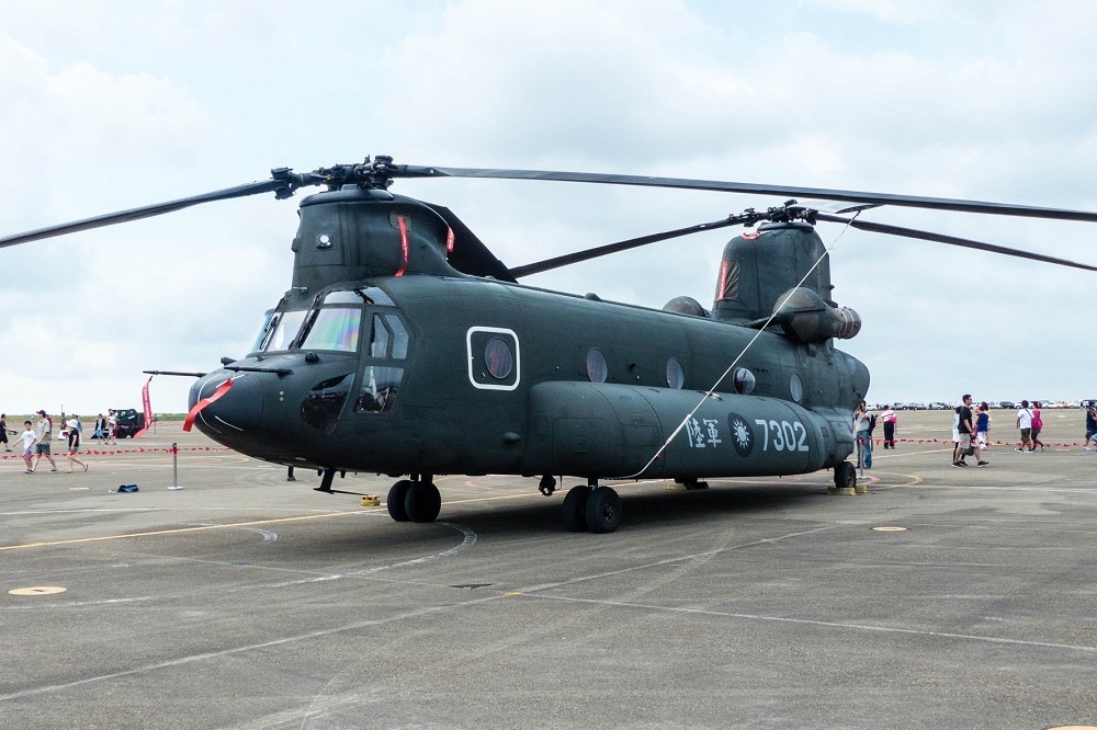 台灣引進的CH-47SD算是產量稀少型號，國軍遲遲未安排中壽性能提升（MLU）或是構改升級，未來將面臨消失性商源的困擾。（維基百科）