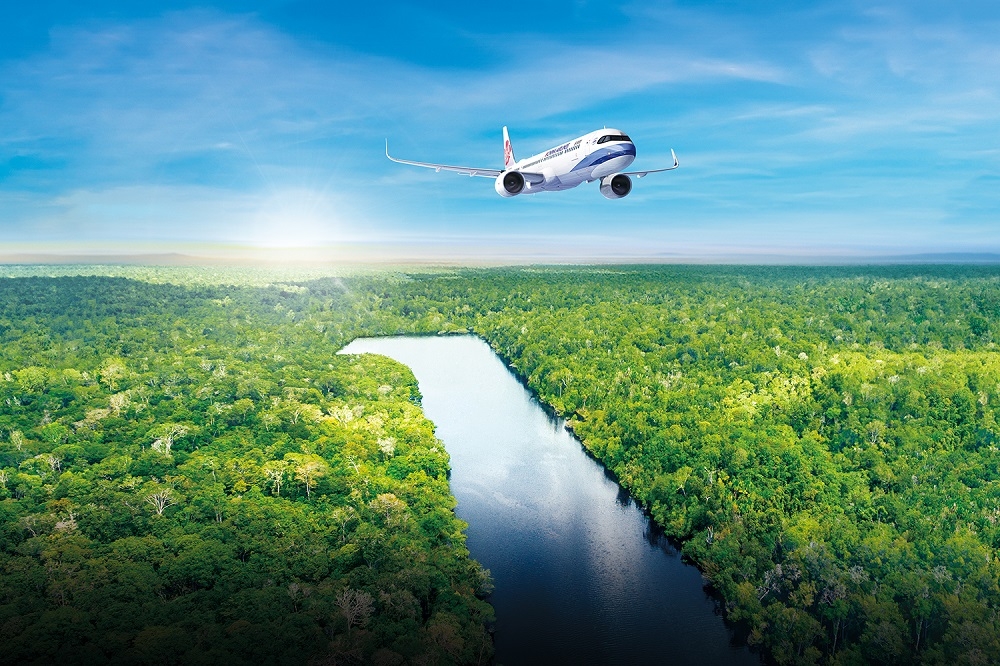 華航宣布以 5 月 22 日台北往返新加坡 CI753/754 作為永續示範航班，並於新加坡回程添加永續航空燃油，為首家國籍航空宣示添加永續燃油載客飛行。(中華航空提供)