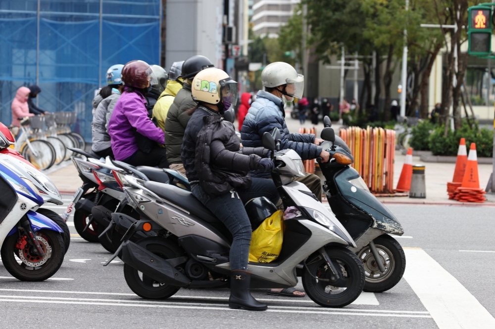 台南市政府考慮將部分路段取消機車兩段式左轉，但尚未有具體實行時間表。（資料照片／陳愷巨攝）