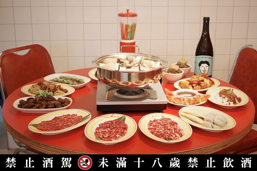 北漂台南人的家鄉味新選擇，由「富錦樹臺菜香檳」創辦人吳羽傑（J 哥）開設，不用奔台南就能吃到當日現宰溫體牛的鮮美滋味。（洪卉琳攝）