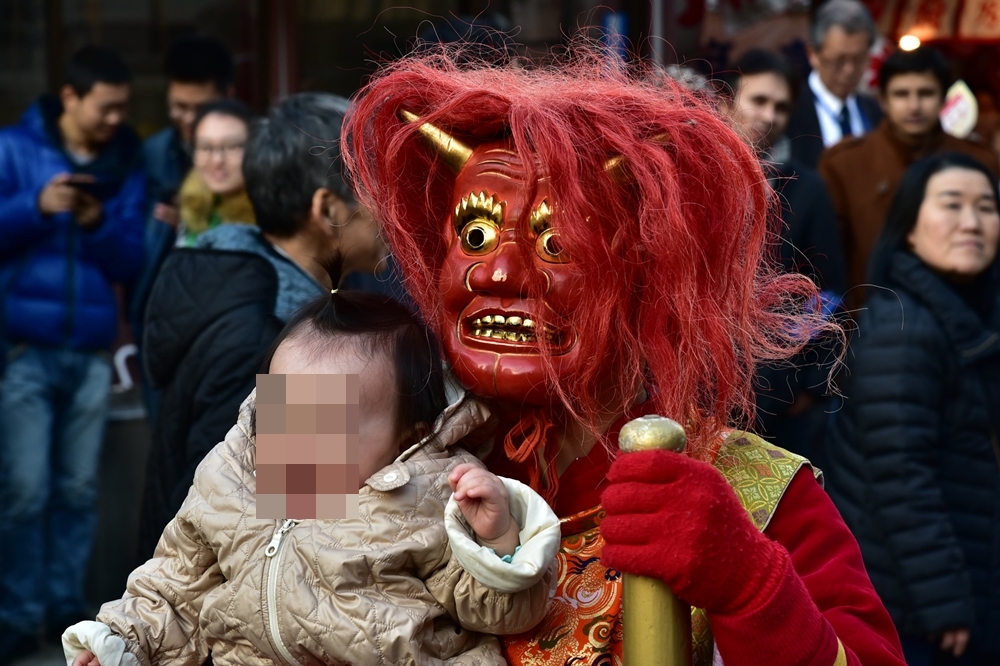 福岡市櫛田神社節分祭上由人扮演的鬼怪（2016 © HIRO KOTA , DSC_5644 @ Flickr, CC BY-SA 2.0.）