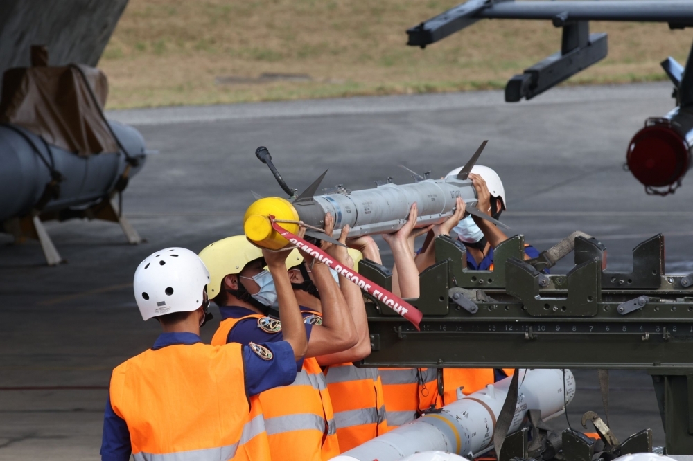 空軍台南基地陳姓下士執行地面裝備拖動作業時發生意外不治。示意圖。（資料照片／陳愷巨攝）