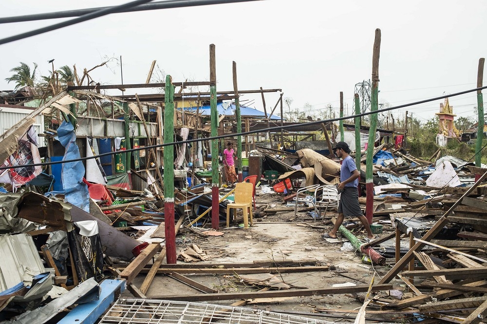緬甸西部若開邦遭熱帶氣旋摩卡襲擊，摧毀大量民宅，災情慘重。（美聯社）