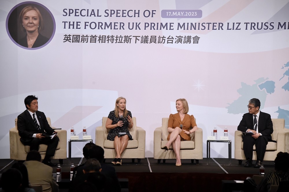 前英國首相特拉斯17日舉行記者會，呼籲相關國家協助台灣並將台灣納入安全對話。（張哲偉攝）