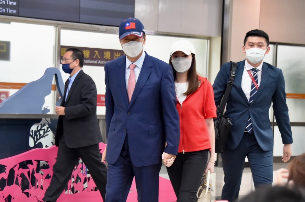 鴻海創辦人郭台銘因爭取徵召提名失利後，今天和家人赴日本。。（資料照片／張哲偉攝）