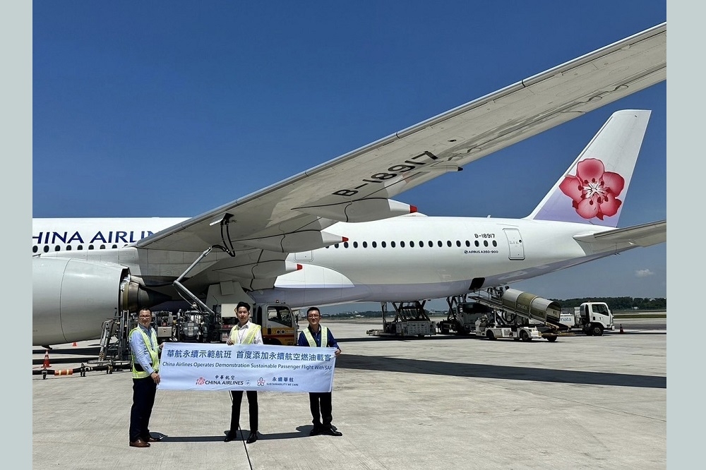 新加坡飛往台北 CI754 永續示範航班，在新加坡機場添加 10% 永續航空燃油，實現台灣首次添加永續航空燃油 SAF 載客飛行的目標。(中華航空提供)