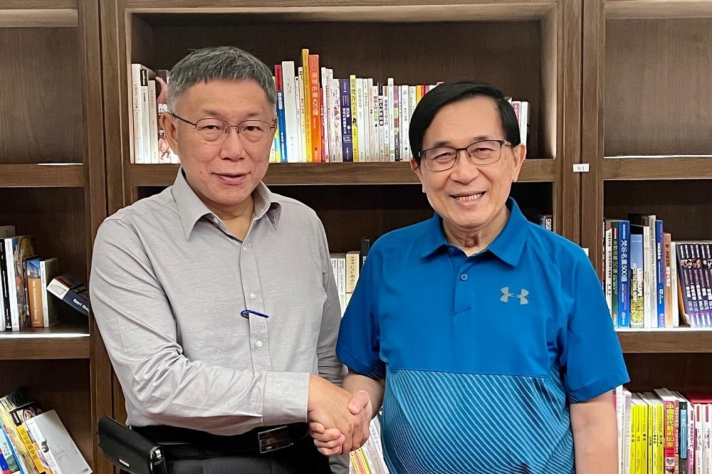 台灣民眾黨主席柯文哲今天到台南，並私下與前總統陳水扁碰面。（取自陳水扁臉書）