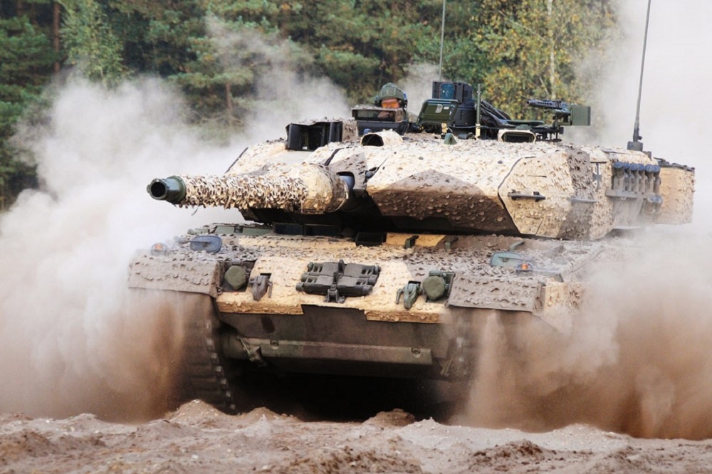 德國簽約採購18輛最新構型「豹2A8」戰車，填補對烏軍援產生的裝甲戰力空缺，圖為現役最新的「豹2A7」戰車。（取自KMW網站）