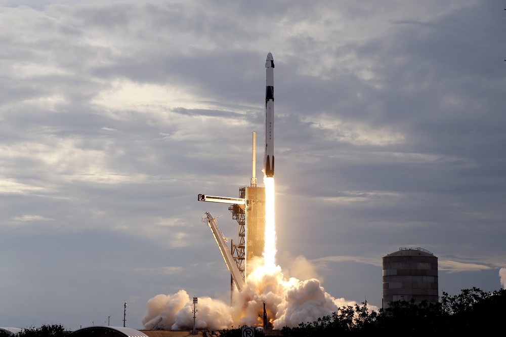 美國太空司令部莫豪斯准將表示，如有必要，美國已準備好「在太空作戰」。圖為美國SpaceX獵鷹9號火箭5月21日順利升空。（美聯社）